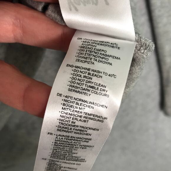 Oneira Shirt Womens Small Gray I'm Nuts About You Squirrels Basic Soft READ - Picture 7 of 10